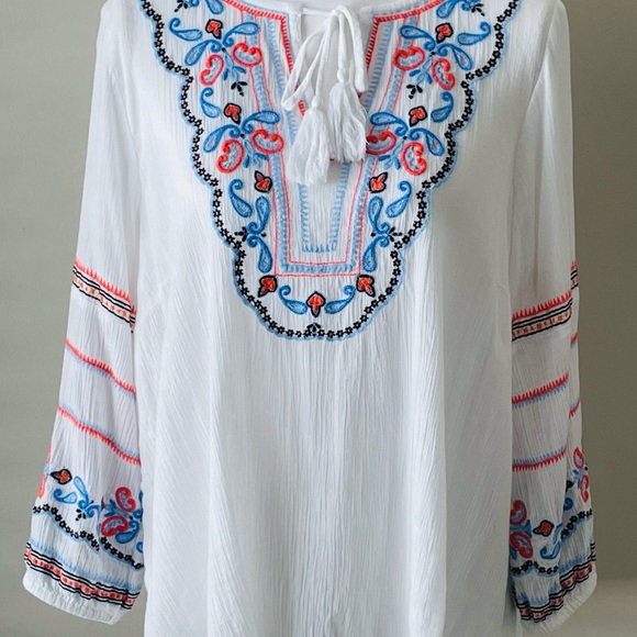 🔥SALE crown & ivy tie cotton embroidered tunic blouse size medium white blue - Picture 5 of 8